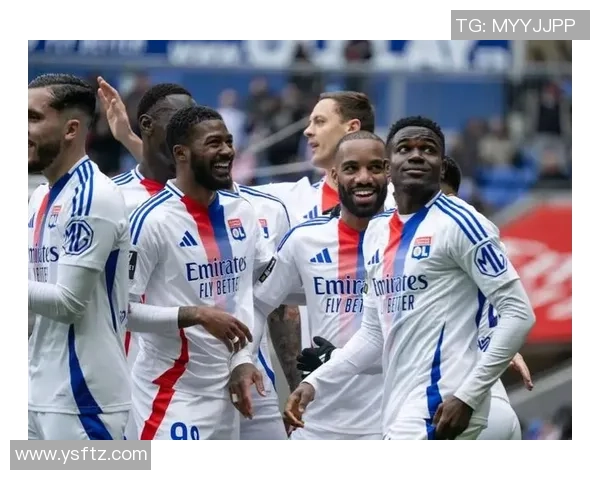 欧冠精彩对决里昂4-0曼联战术解析与全场瞬间回顾